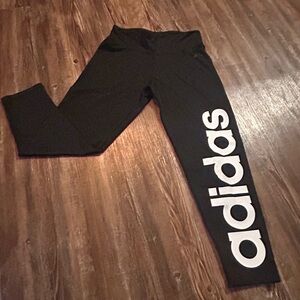 Women’s Adidas yoga pants. Size small. Great condition!